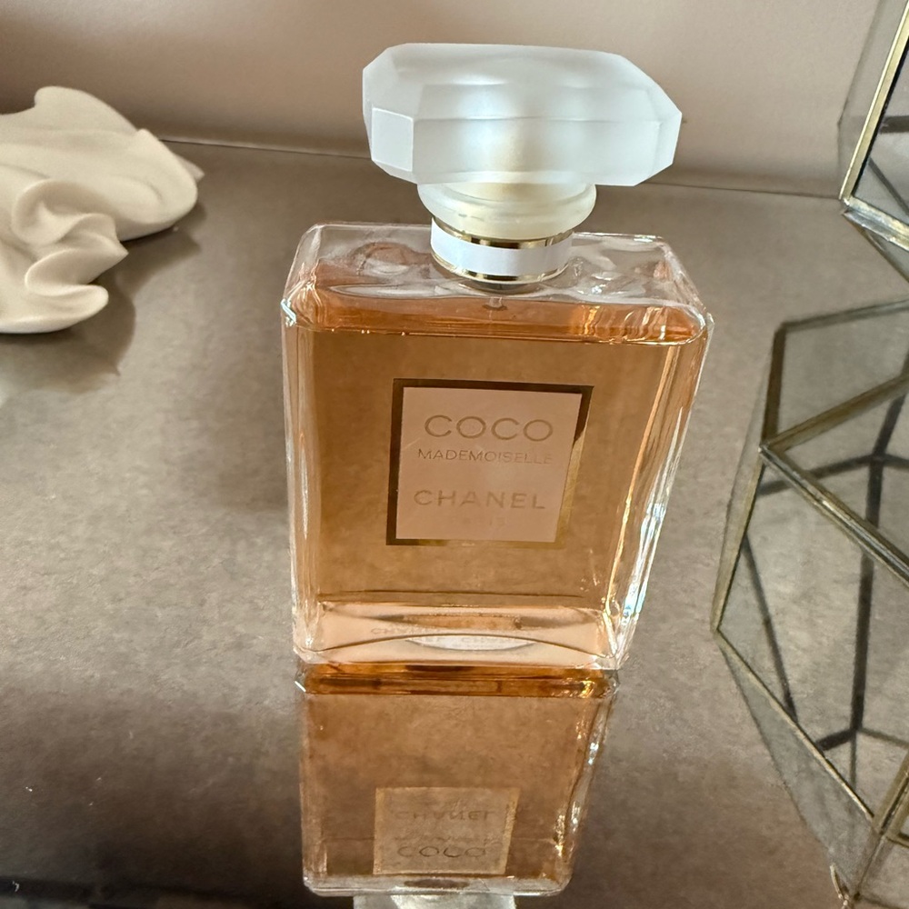 CHANEL Coco Mademoiselle Eau de Parfum - Luxurious Gold and White